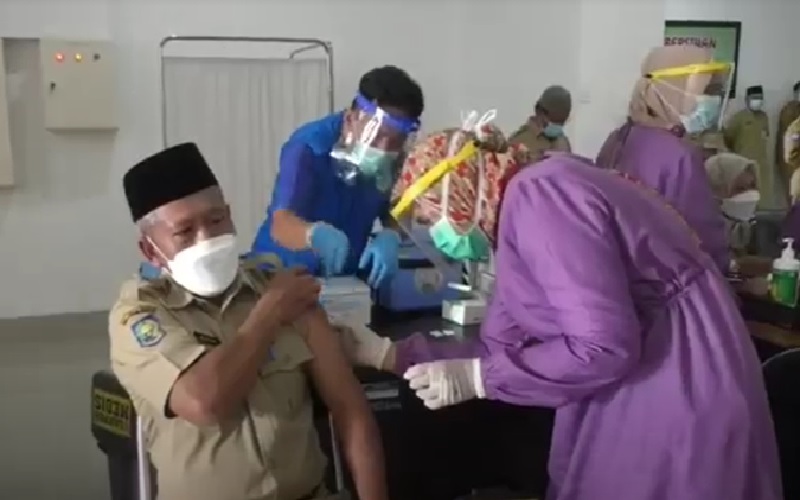 Anggota DPRD dan ASN di Lombok Timur Mulai Divaksin Covid-19