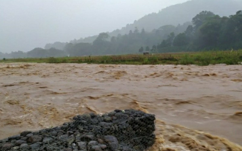 Banjir Bandang Ancam Warga Ulu Ogan Sumsel