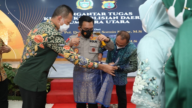 title Gubernur Edy Rahmayadi Sambut Kapolda Sumut Irjen Panca Putra Simanjuntak di Rumah Dinas Gubernur Edy Rahmayadi Sambut Kapolda Sumut Irjen Panca Putra Simanjuntak di Rumah Dinas