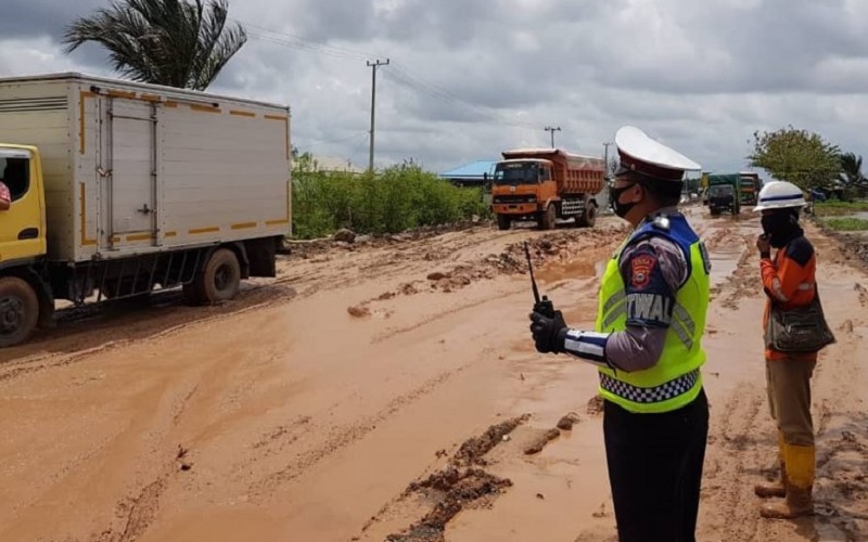 Perbaikan Jalan Gubernur Syarkawi Kalsel Dikebut