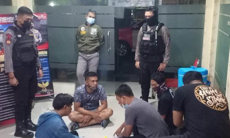 Asyik Main Kartu Domino, 3 Penjudi Ditangkap Polisi 
