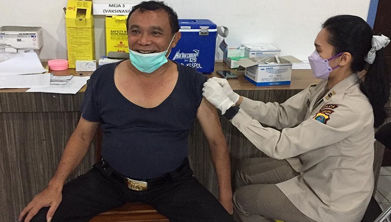 Personel Polda Sumut Divaksinasi Covid-19