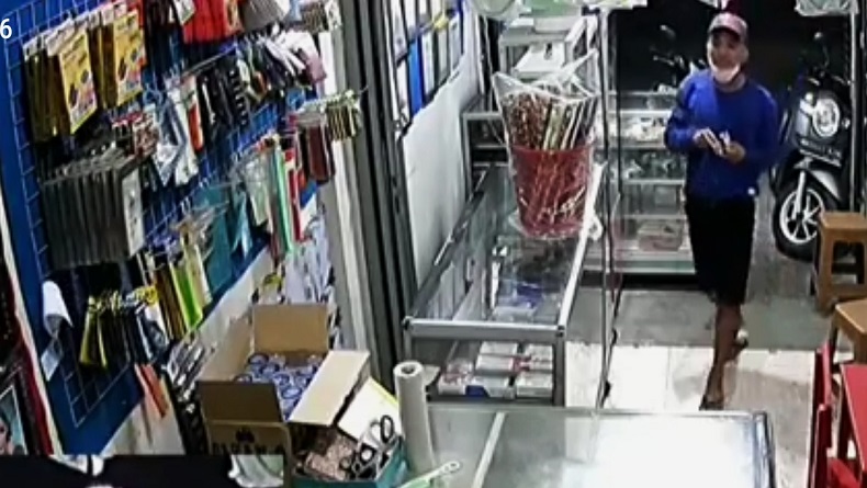 Terekam CCTV, Pencurian Sepeda Motor Bermodus Beli Amplop Viral 