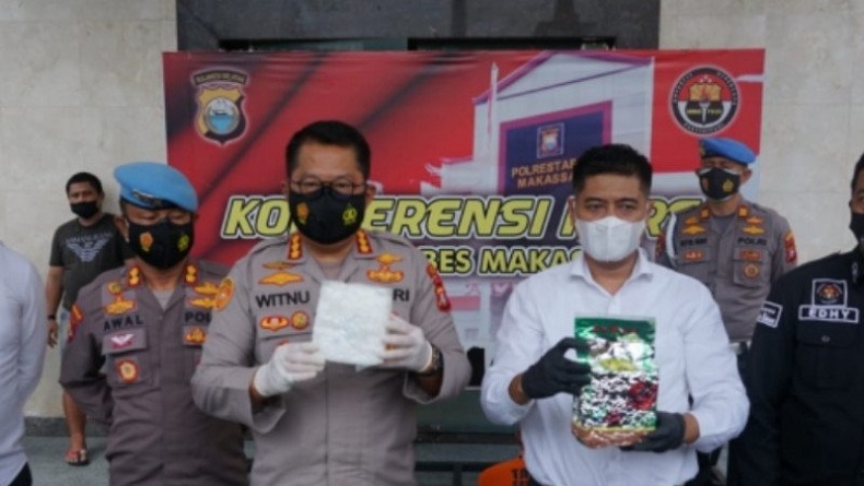 title Polisi Gagalkan Peredaran Sabu Jaringan Internasional, Pelaku Kakak Adik di Makassar Polisi Gagalkan Peredaran Sabu Jaringan Internasional, Pelaku Kakak Adik di Makassar