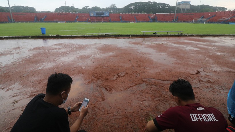 Stadion Kandang Persik Kediri Tergenang, Latihan Tunggu Air Surut - Bagian 3