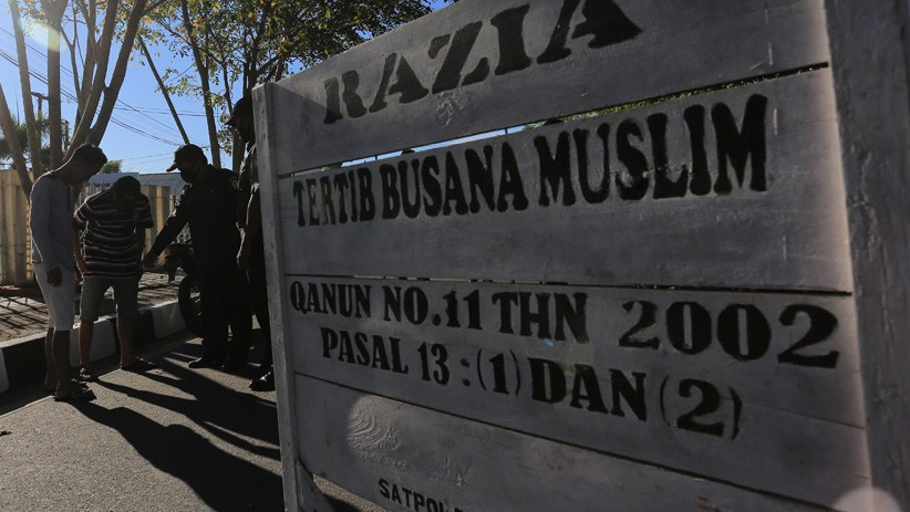 Laki-Laki Pakai Celana Pendek Terjaring Razia Tertib Busana Muslim di Aceh - Bagian 1