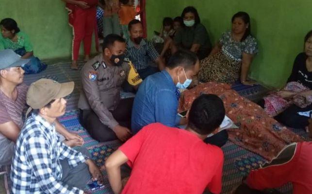 title Tragis, Pria di Kampar Gantung Diri Usai Video Call dengan Istri Gegara Tak Mau Pulang Tragis, Pria di Kampar Gantung Diri Usai Video Call dengan Istri Gegara Tak Mau Pulang