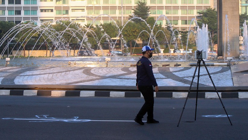 Olah TKP Mercy Tabrak Pengendara Sepeda, Polisi Libatkan Tim Analis Kecelakaan - Bagian 1