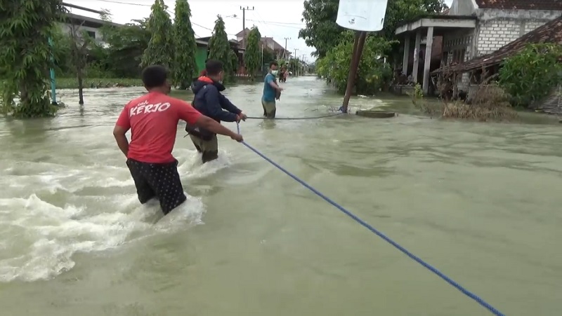 title Banjir Luapan Kali Lamong Meluas, Rendam 3 Kecamatan di Gresik Banjir Luapan Kali Lamong Meluas, Rendam 3 Kecamatan di Gresik