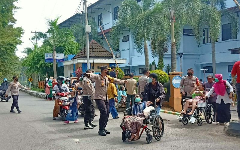 Rsud Rabain Muara Enim Terbakar Polisi Berjibaku Mengevakuasi Pasien Bagian 1