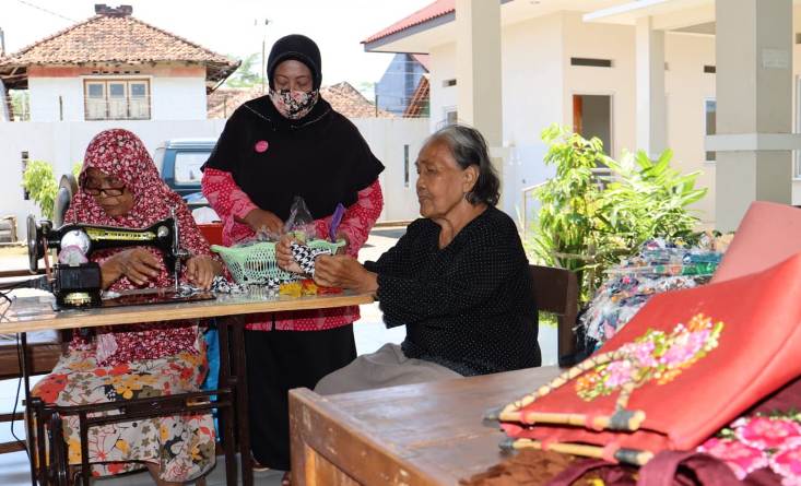 Hindari Kejenuhan, Ini Aktivitas Lansia di RPSBM Pekalongan 