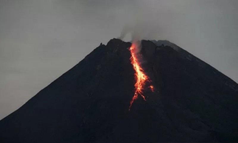 BPPTKG Catat 17 kali Guguran Lava Pijar Merapi Sejauh 1,2 Km 