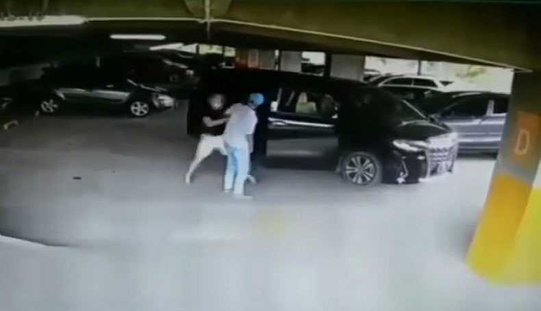 Viral, Jukir Dihajar Pengendara Alphard dan Dikeroyok di Bandung