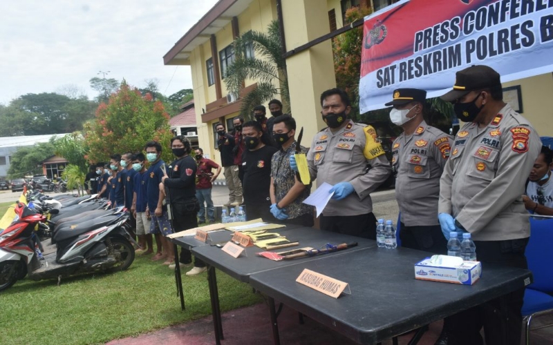 Polisi Tangkap 12 Pelaku Kejahatan di Bima, Empat Orang Masih di Bawah Umur