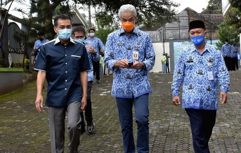 Jelang PTM, Wali Kota Salatiga Minta ke Ganjar Tambahan Vaksin untuk Guru