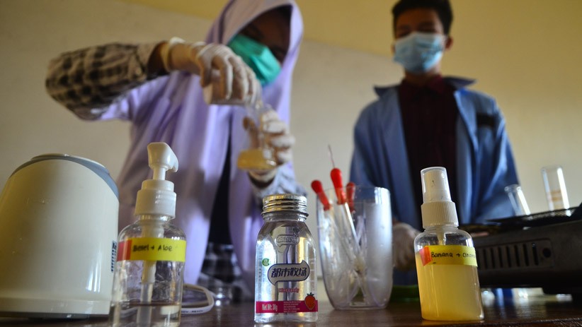 Inovasi Cairan Pembersih dari Pelepah Pisang, Pelajar Kudus Raih Medali Emas ASEAN - Bagian 2