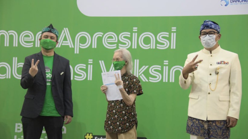 Pakai Skuter Listrik, Ridwan Kamil Tinjau Vaksinasi Covid-19 Pengemudi Ojek Online - Bagian 5