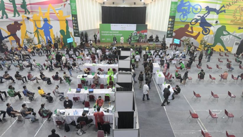 Pakai Skuter Listrik, Ridwan Kamil Tinjau Vaksinasi Covid-19 Pengemudi Ojek Online - Bagian 4