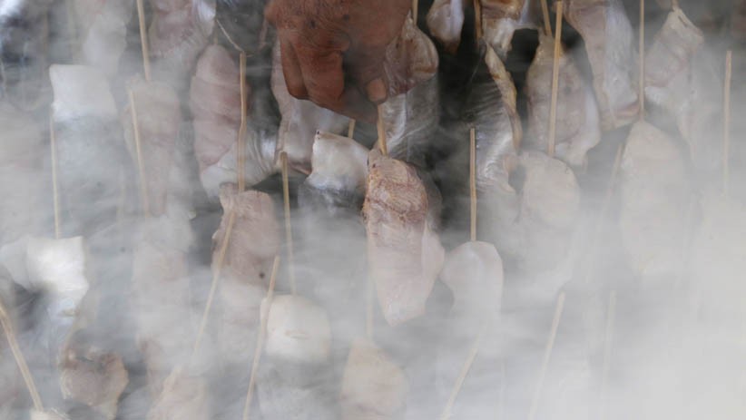 Menikmati Ikan Asap Khas Nelayan Tradisional Pesisir Kenjeran Surabaya  - Bagian 2