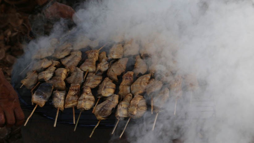 Menikmati Ikan Asap Khas Nelayan Tradisional Pesisir Kenjeran Surabaya  - Bagian 1