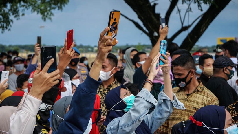 Antusiasme Masyarakat Sambut Kedatangan Presiden Jokowi Berkunjung ke Sulsel - Bagian 3