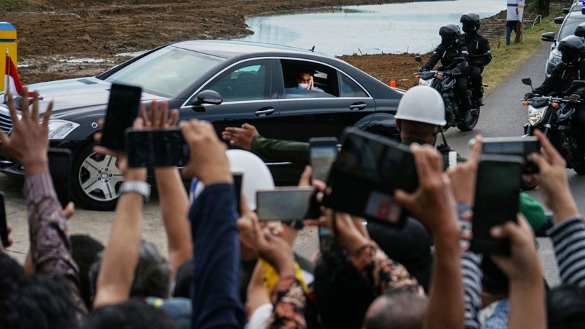 Antusiasme Masyarakat Sambut Kedatangan Presiden Jokowi Berkunjung ke Sulsel - Bagian 1