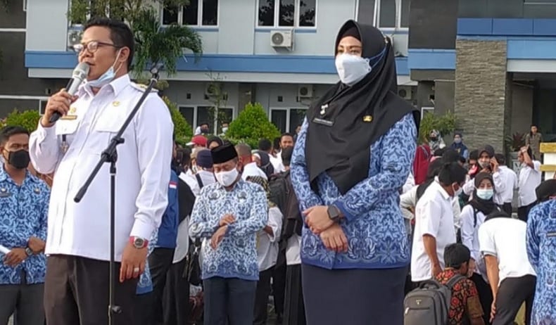 title Rekrutmen Tak Transparan, Bupati Bangka Selatan Tolak Pengangkatan 40 Honorer Rekrutmen Tak Transparan, Bupati Bangka Selatan Tolak Pengangkatan 40 Honorer