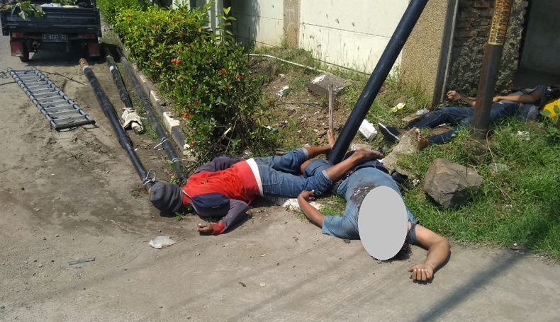 Tersengat Listrik, 4 Pekerja Kabel di Purwakarta Terpental dan Pingsan 