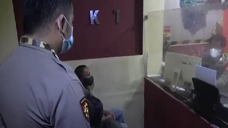 title 2 Bocah di Makassar Dianiaya Tetangga karena Sering Main di Depan Rumah 2 Bocah di Makassar Dianiaya Tetangga karena Sering Main di Depan Rumah