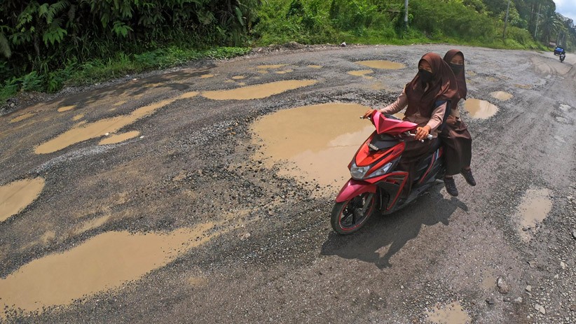 Jalan Lintas Sumatera Rusak dan Berlubang Membahayakan Pengendara  - Bagian 2
