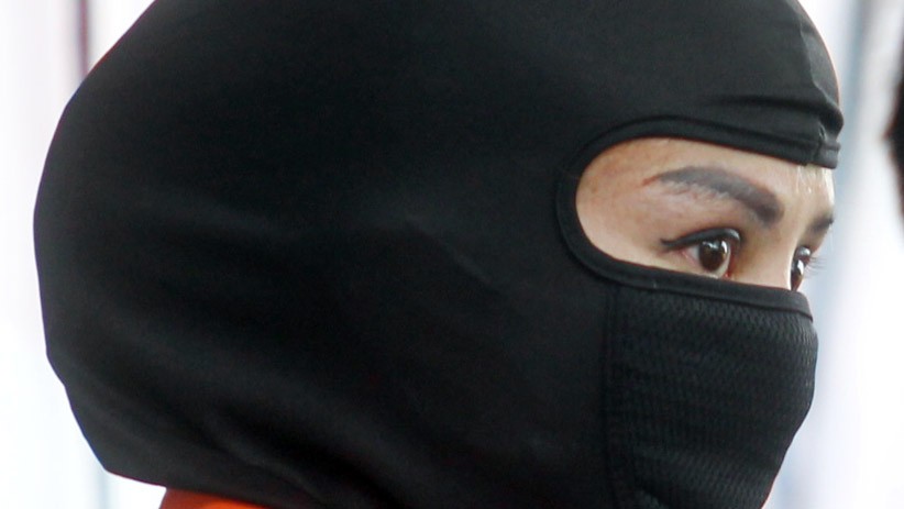 Potret Cynthiara Alona saat Ditahan Polisi karena Terlibat Prostitusi - Bagian 4