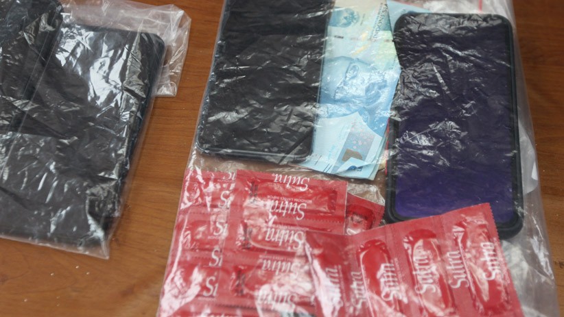 Potret Cynthiara Alona saat Ditahan Polisi karena Terlibat Prostitusi - Bagian 7
