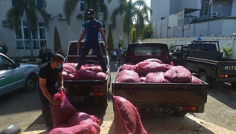 17 Ton Bawang Merah Hasil Penindakan Penyelundupan di Aceh Dihibahkan ke Pesantren dan Pemkab
