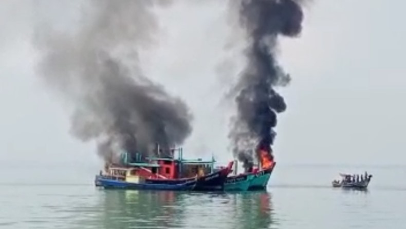  KKP Tenggelamkan 6 Kapal Asing Ilegal Berbendera Malaysia