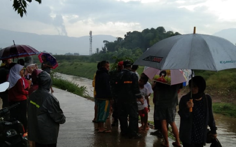 2 Motor Tabrakan, 1 Korban Terpental ke Sungai Citarum di Majalaya Bandung