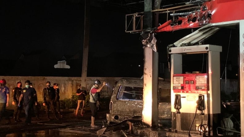 title SPBU Mayjen Sungkono Malang Terbakar, Api Berasal dari Mobil SPBU Mayjen Sungkono Malang Terbakar, Api Berasal dari Mobil