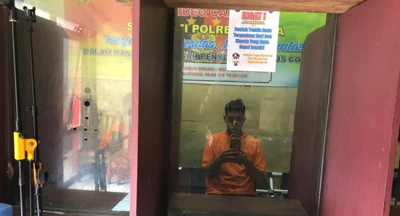 title Cegah Covid-19, Polres Blora Sediakan Fasilitas Video Call saat Besuk Tahanan Cegah Covid-19, Polres Blora Sediakan Fasilitas Video Call saat Besuk Tahanan