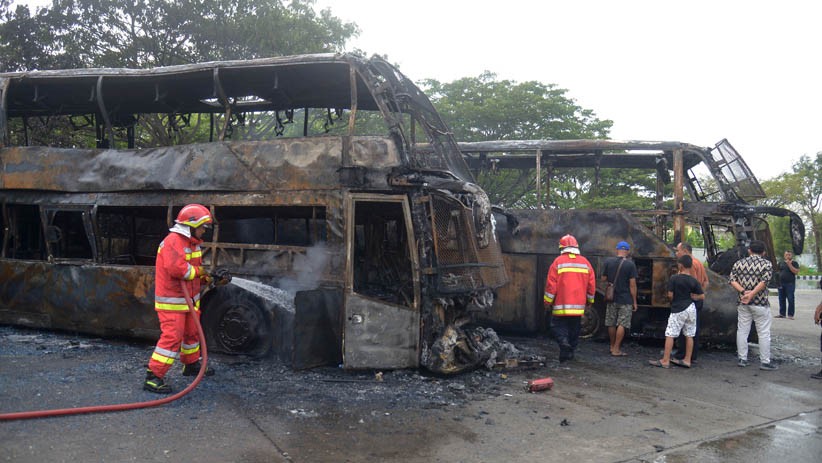 2 Bus Hangus Terbakar di Terminal Batoh Banda Aceh