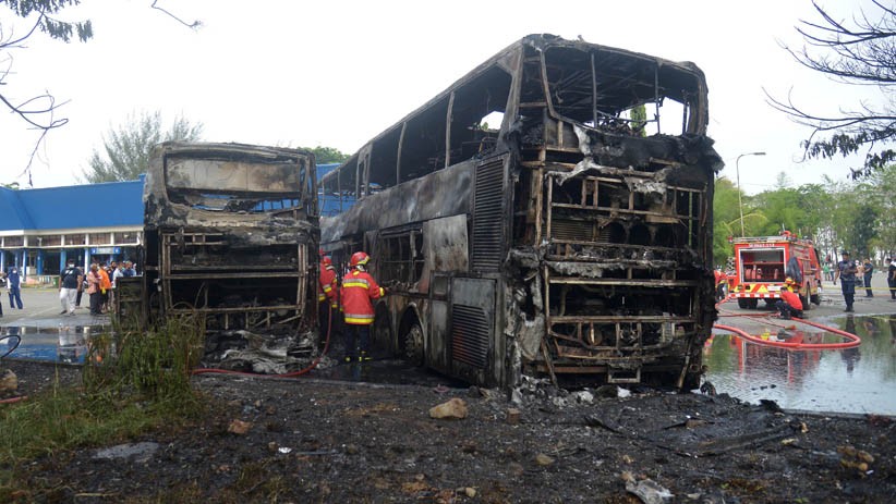2 Bus Hangus Terbakar di Terminal Batoh Banda Aceh - Bagian 2