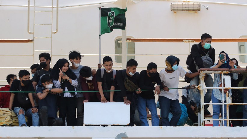 Kedatangan Massa HMI di Surabaya Dijaga Ketat Aparat TNI - Polri - Bagian 3