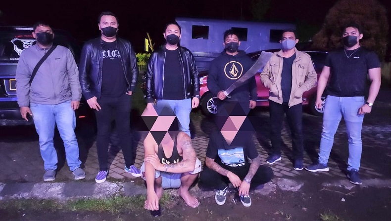 title Bikin Onar di Rumah Duka sambil Bawa Parang, Dua Pria Ditangkap Polisi di Tomohon Bikin Onar di Rumah Duka sambil Bawa Parang, Dua Pria Ditangkap Polisi di Tomohon