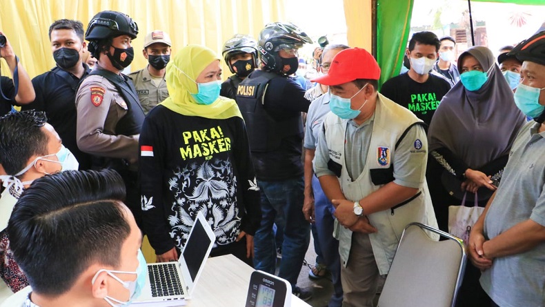 Cek Vaksinasi Covid-19 di Tuban, Khofifah: Pedagang Pasar Masuk Prioritas