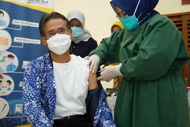  2.681 Orang Ikuti Vaksinasi Covid-19 Massal di GSP UGM