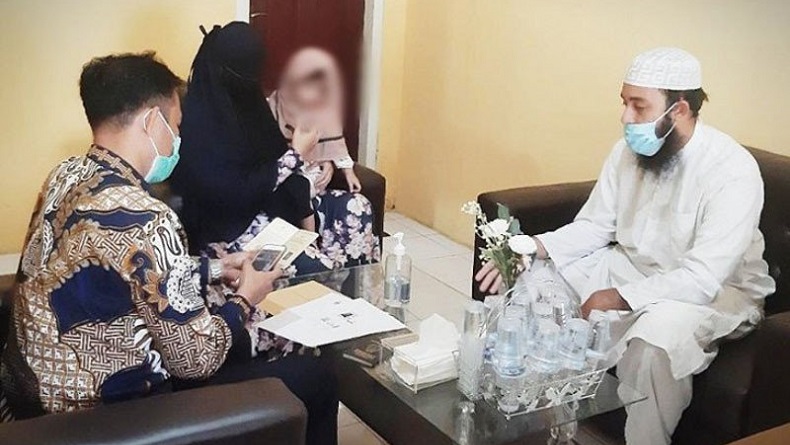 Petugas Imigrasi Datangi Bule Argentina yang Viral karena Jualan Kebab di Kotawaringin Barat