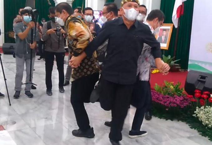 JaFest 2021, Menteri UMKM Teten Masduki Main Perepet Jengkol di Gedung Sate 