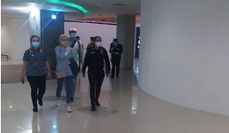 Perempuan Rusia Kekasih Buronan Interpol Dideportasi dari Bali