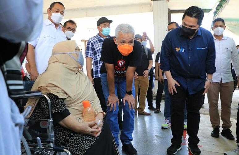 title Cek Sentra Vaksinasi di Semarang, Ganjar dan Erick Thohir Bikin Tawa Lansia Cek Sentra Vaksinasi di Semarang, Ganjar dan Erick Thohir Bikin Tawa Lansia