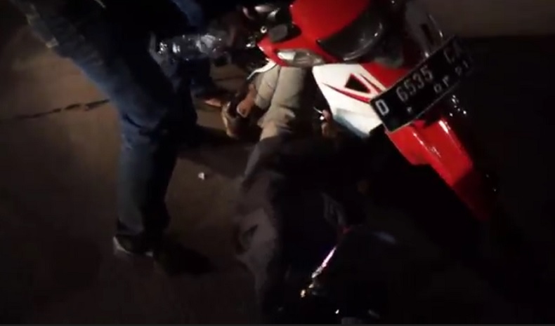 Takut Dirazia, Dua Remaja di Bandung Nekat Tabrak Polisi