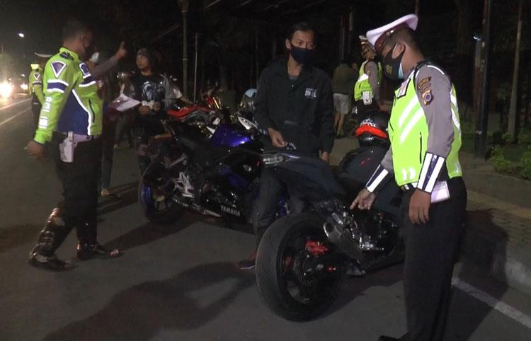 Razia Knalpot Blombongan, Polres Bantul Amankan Sejumlah Sepeda Motor