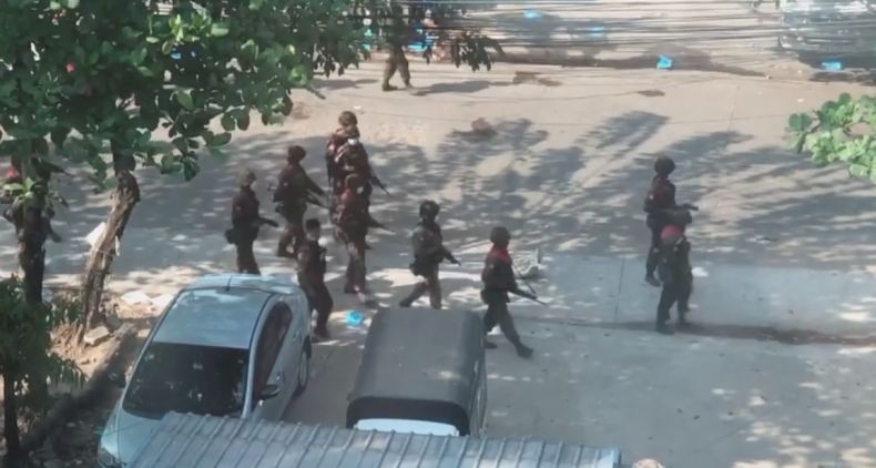 Parah, Pasukan Keamanan Myanmar Tembaki Orang di Masjid